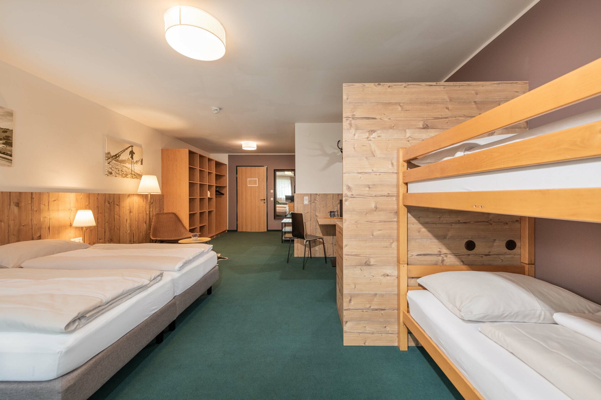 skiopening-matrei-hotel-alpenparks-family-room-spalnica-s-pogradom.jpg