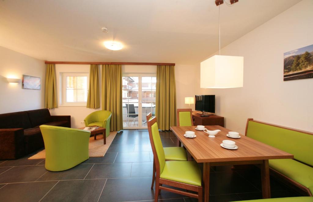 residence-saalbach-apartma-4-6-jedilnica-in-dnevni-prostor.jpg