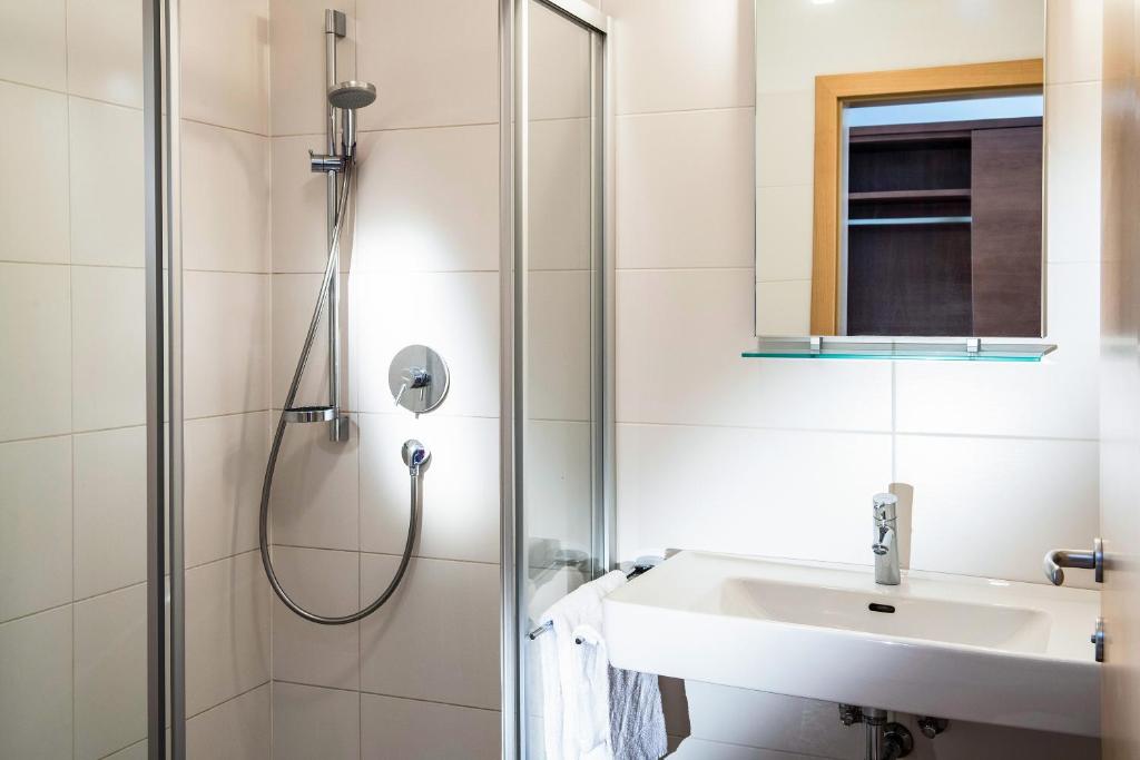 apartmaji-residence-saalbach-kopalnica.jpg