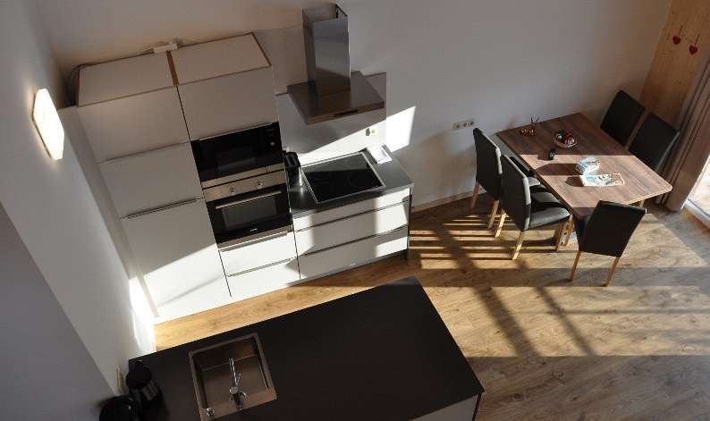Kreischberg-Chalets-apartma-za-6-oseb-pogled-na-kuhinjo.jpg