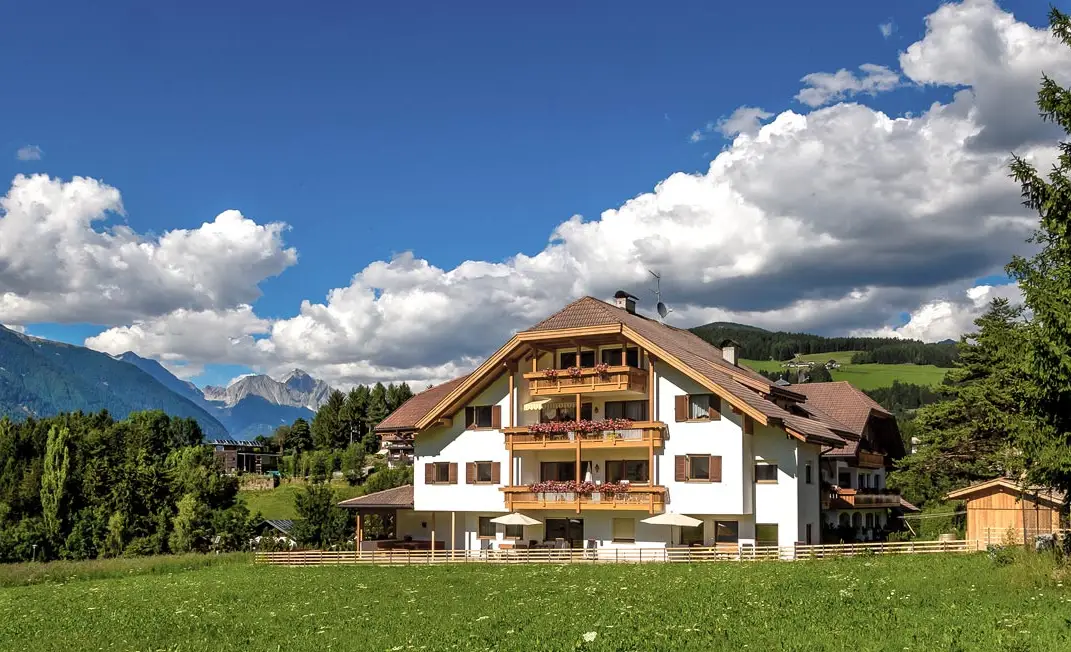 apartmajska-hisa-steiner-zunanjost.webp